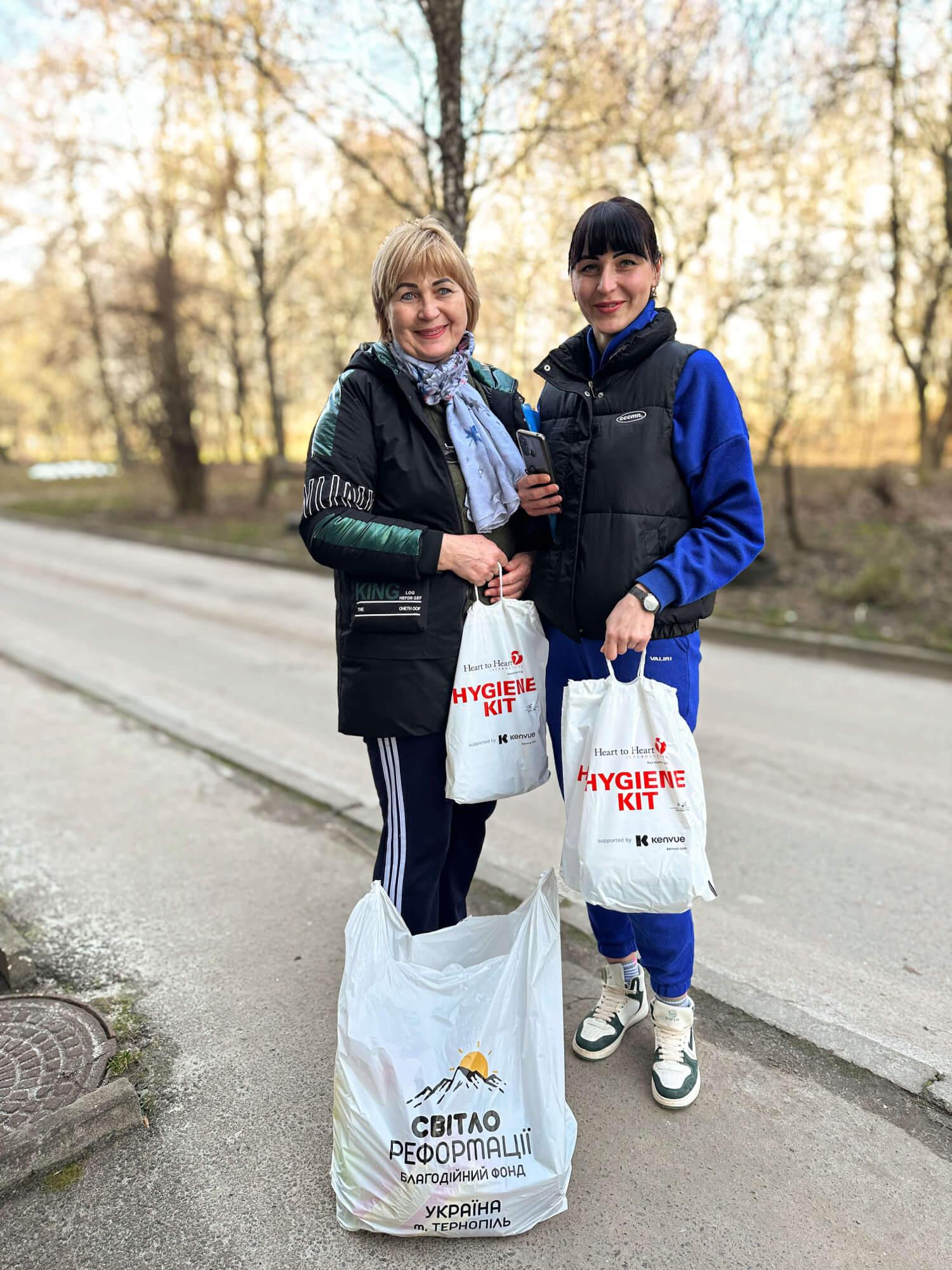 Ukrainian Family receives Hygiene Kits